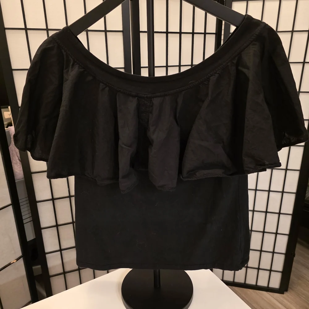 Luna Luz Women's Black Off Shoulder Ruffle Top ~ Size Large - Picture 4 of 8